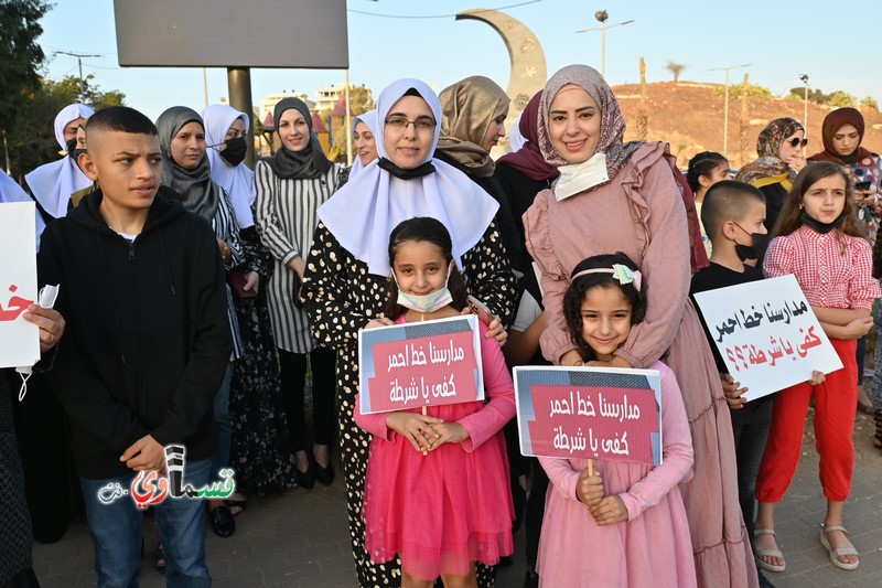 فيديو: مشاركة واسعة من اهالي وطلاب في الوقفة التنديدية ضد عنف الشرطة ويؤكدون : طلابنا ومدارسنا خط احمر ... مع غياب نواب البرلمان القسماويين ...